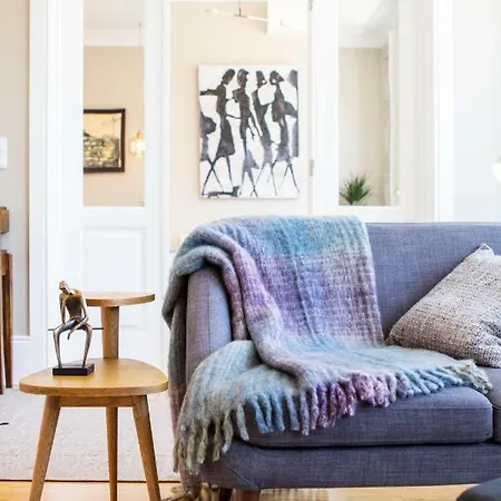Graceful Design In By Cozzy Homes * Porto