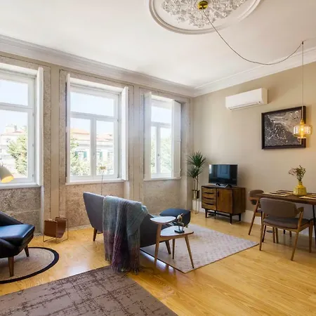 Graceful Design In By Cozzy Homes Apartment Porto